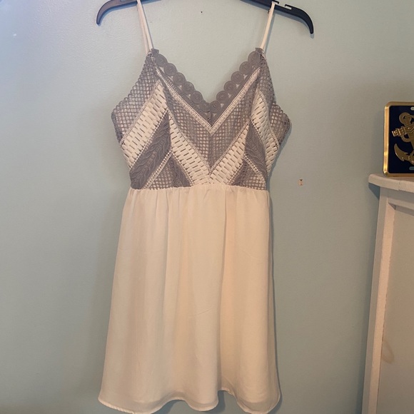 Francesca's Collections Dresses & Skirts - Francesca’s White and Gray dress